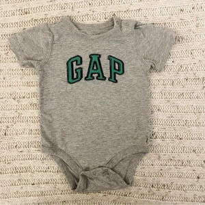 GAP 12-18 months gray‎ and green short sleeve onesie​